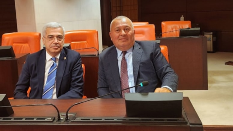 Cemal Enginyurt ve Salih Uzun Demokrat Parti’den istifa etti