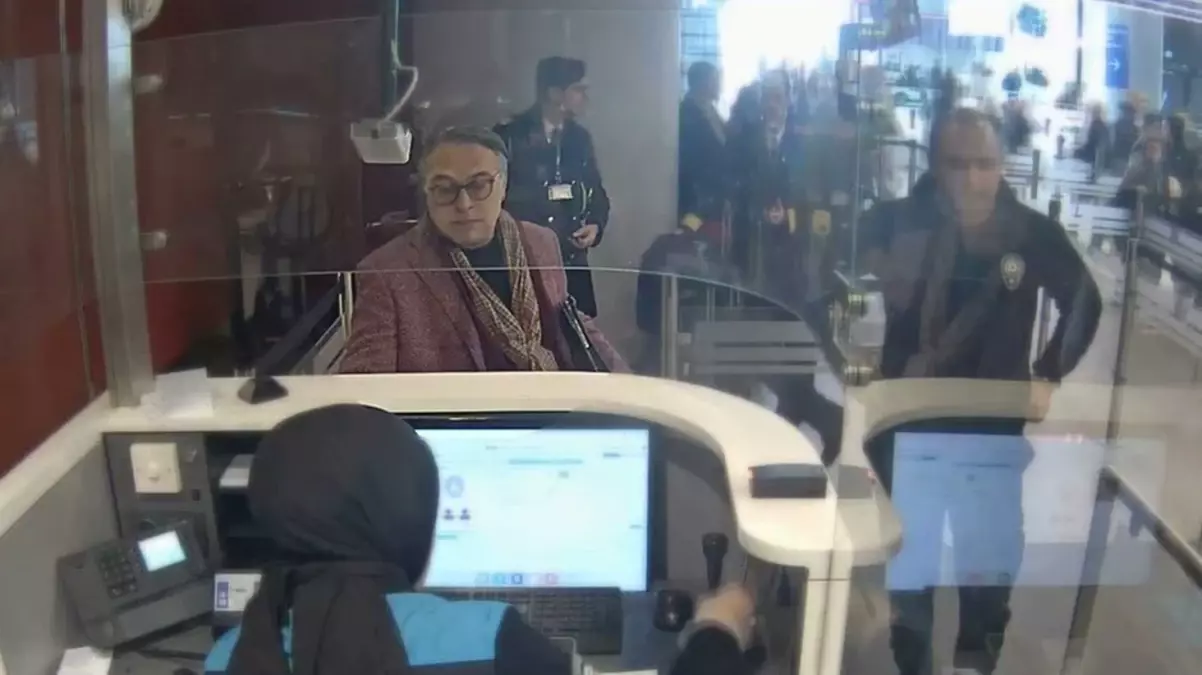 Barbaros Şansal, İstanbul Havalimanı’nda gözaltına alındı
