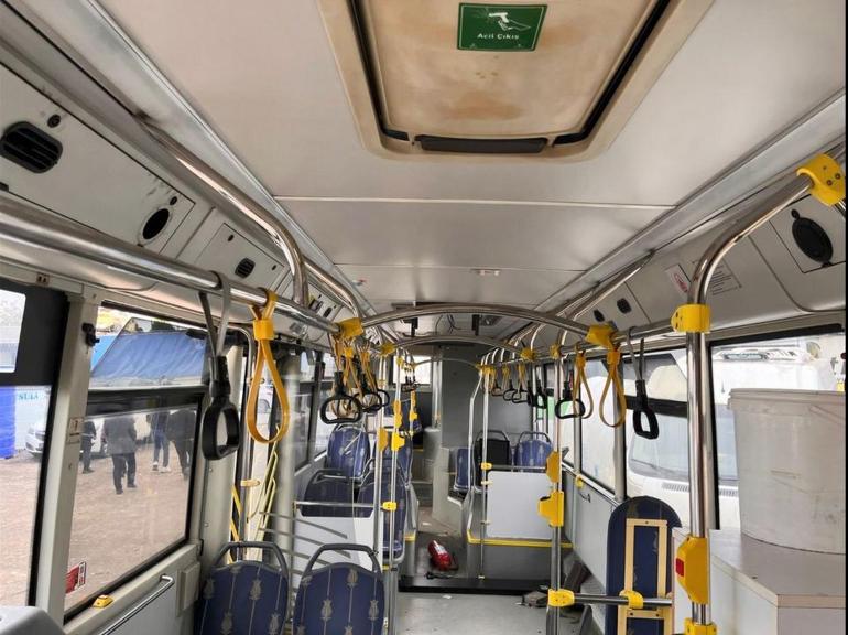 İETT otobüsünü parçalarken yakalandılar! Akılalmaz anlar