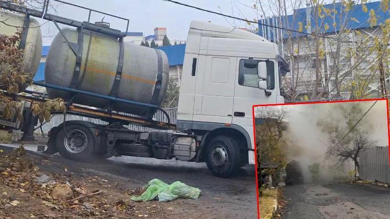 Pendik’te tanker bariyerlere çarptı; yola kimyasal madde döküldü