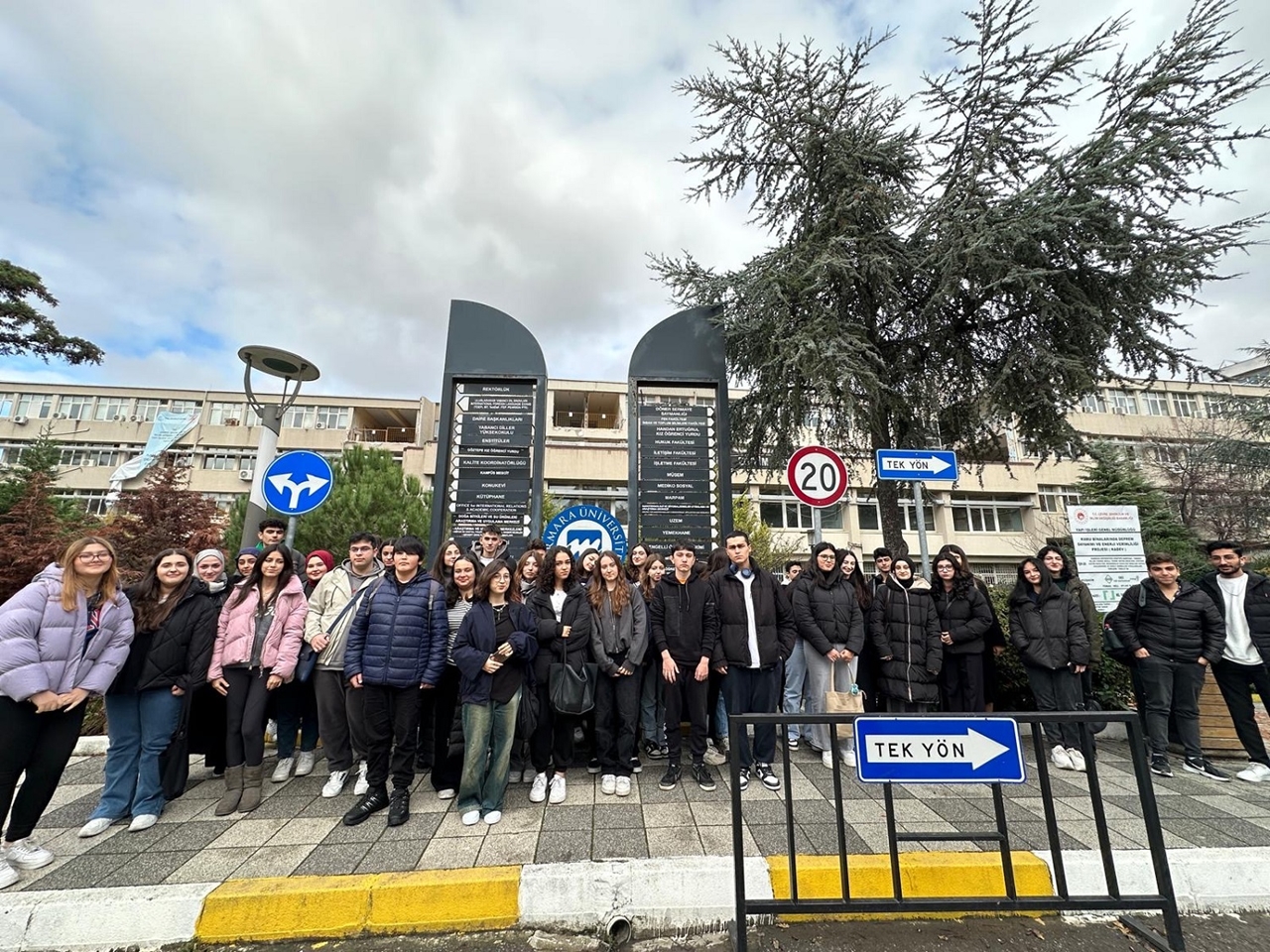 Maltepeli üniversite adayları kampüsleri ziyaret ediyor