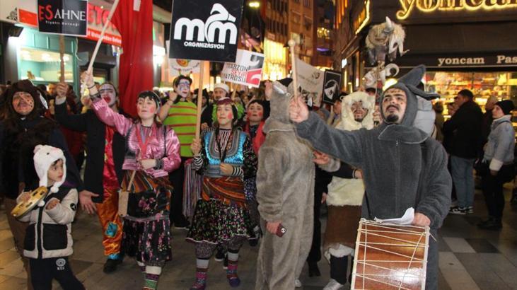 Kostümleri giyindiler, Kalandar’ı kutladılar