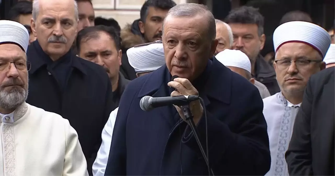 Cumhurbaşkanı Erdoğan, otel yangınında ölen ailenin cenazesine katıldı
