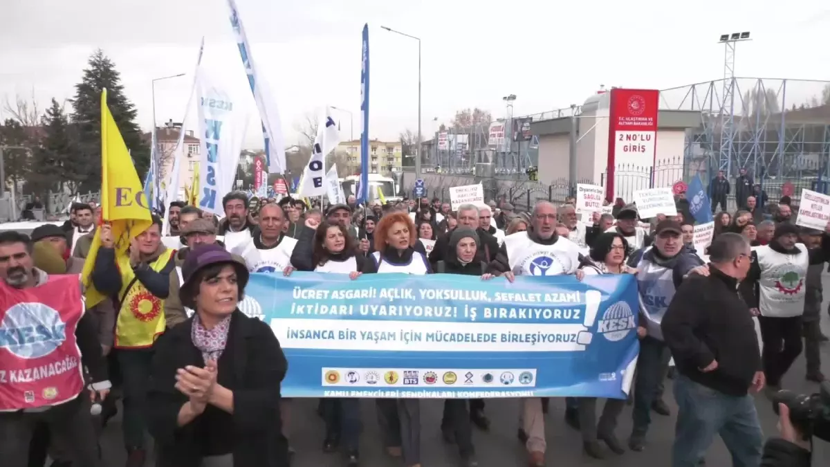 Kamu Çalışanları İş Bıraktı… Kesk, Çalışma Bakanlığı Önünde: ‘Memur Maaşı Acilen 79 Bin TL’ye Çıkartılmalıdır’