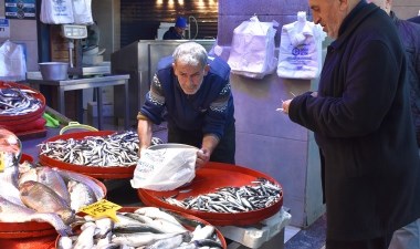 Tezgahlar şenlendi: Kilosu 100 liradan satılıyor