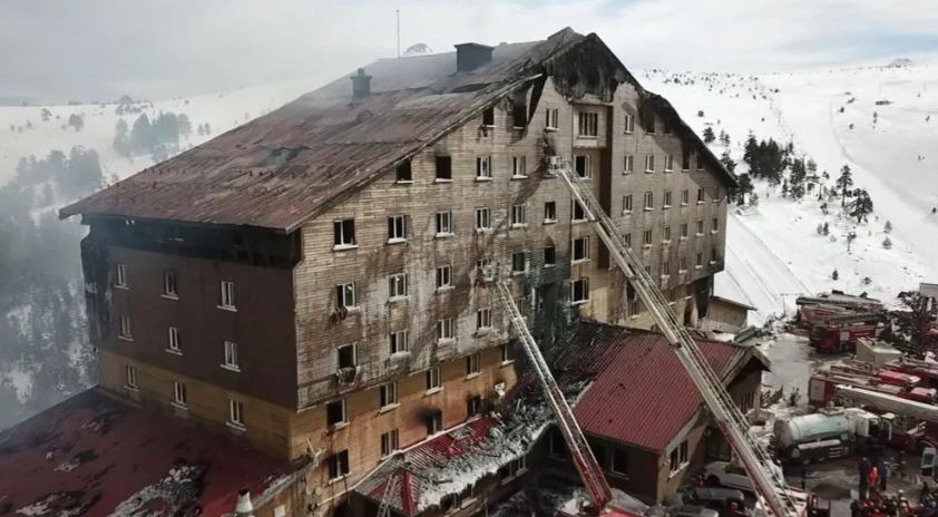 Yanan Grand Kartal Oteli’nden ilk açıklama!