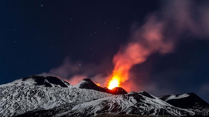Etna Yanardağı’nda lav akışı başladı