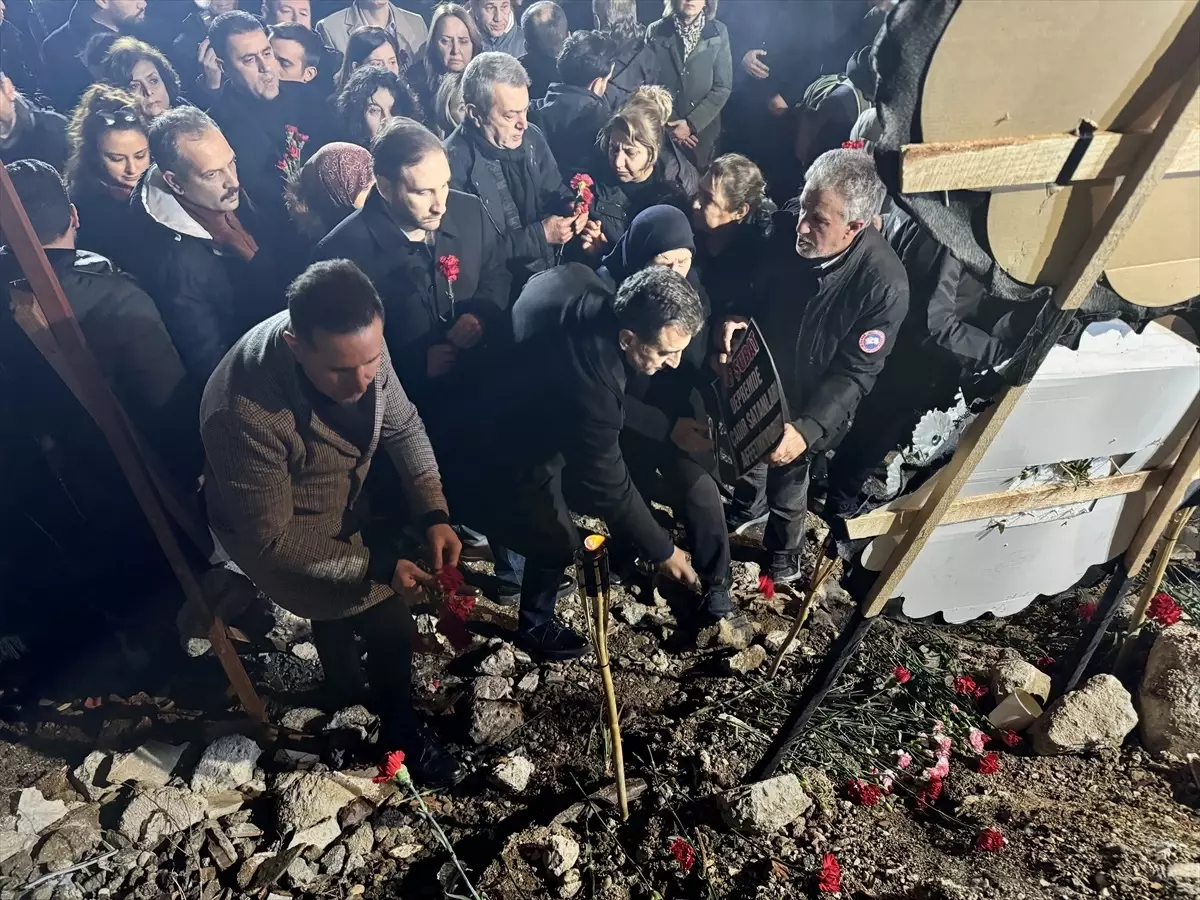 Adana’da Depremde Hayatını Kaybedenler Anıldı