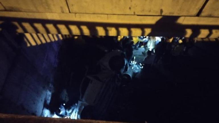 Ümraniye'de feci kaza! Otomobil viyadükten aşağı uçtu