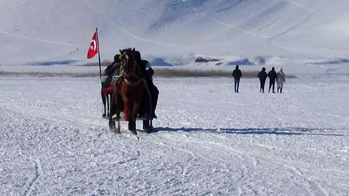 Çıldır Gölü’nde Atlı Kızak Keyfi