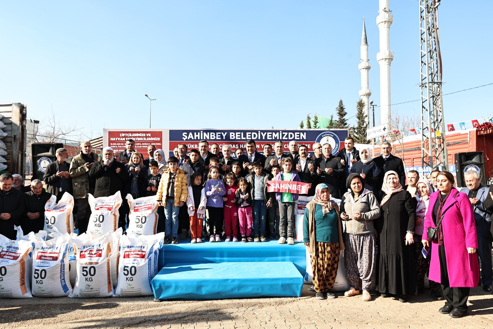 Şahinbeyli Çiftçiye140 Bin Torba Yem Desteği