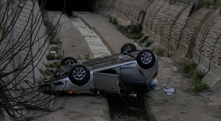 Pendik’te Otomobil dereye uçtu; yaralılar var