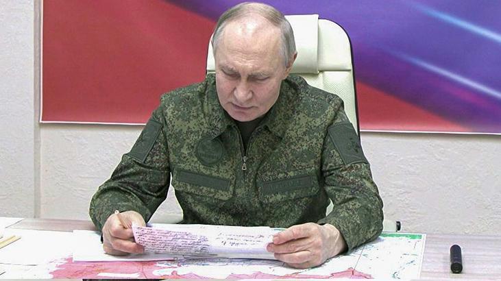 Putin askeri üniforma giydi, Kursk’u ziyaret etti