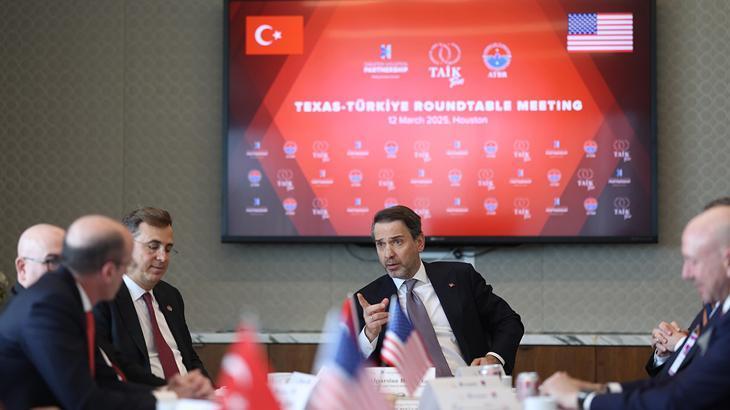 Bakan Bayraktar, ABD’de Türk ve ABD’li şirketlerin üst düzey yöneticileriyle bir araya geldi