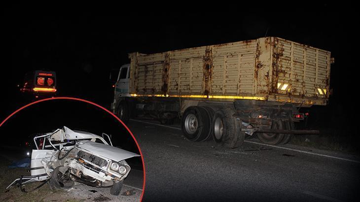 Yol kenarında duran kamyona, otomobil çarptı: 1 ölü, 3 yaralı