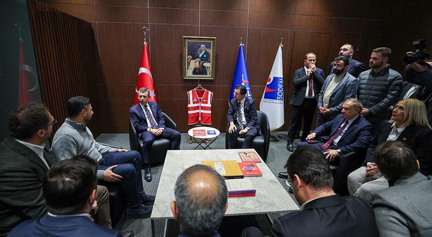 CHP lideri Özel’den Şişli Belediyesi’ne ziyaret