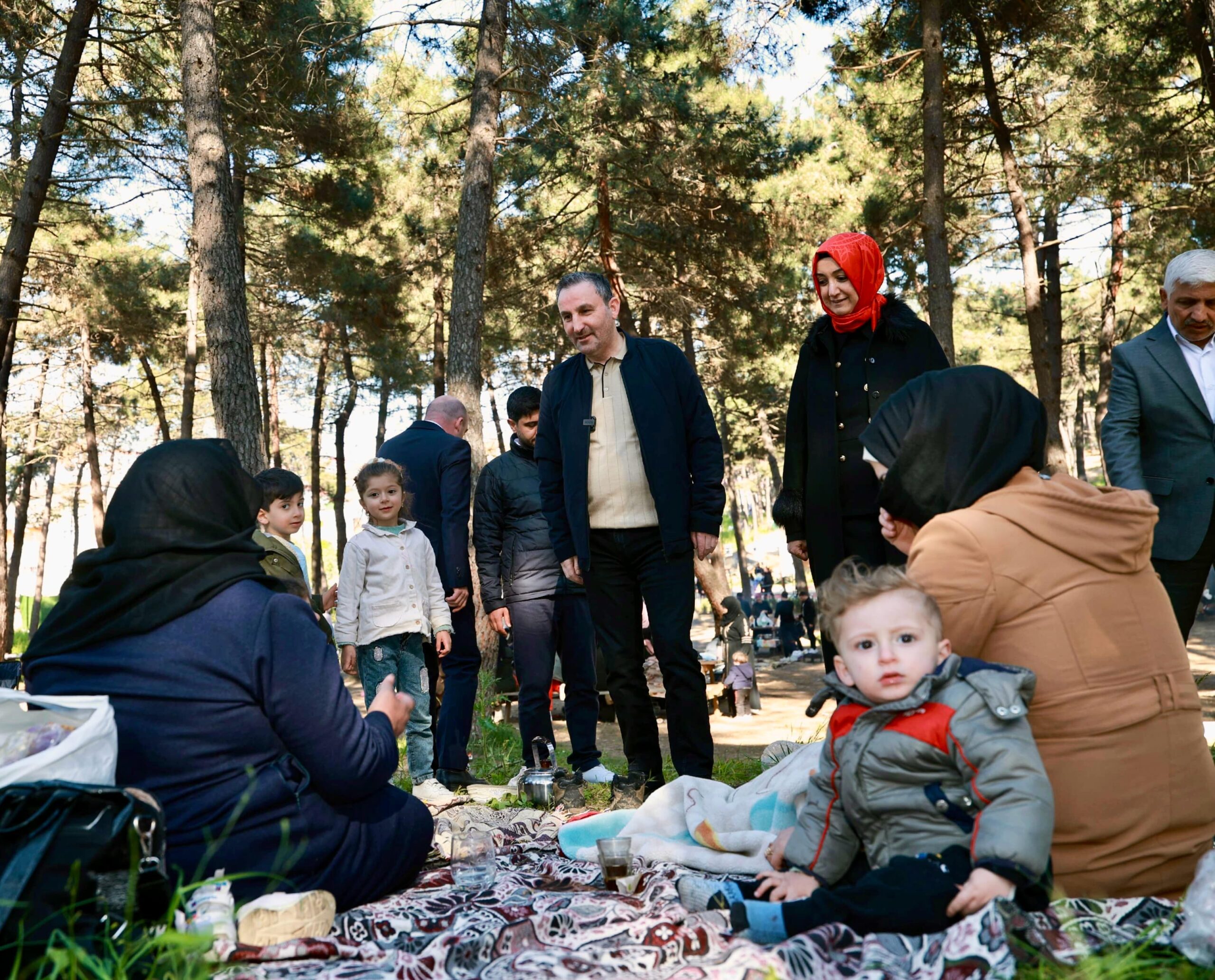 BAŞKAN ALİ TOMBAŞ DEPREM SONRASI SAHADA, VATANDAŞIN YANINDA
