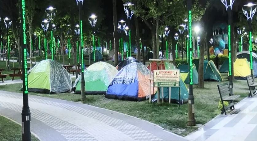 İstanbul’da çadırlarda deprem nöbeti