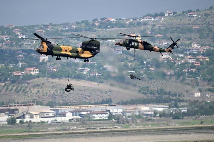 Erciyes'te nefes kesen an! 14 ülke izledi, onlarca komando paraşütle indi
