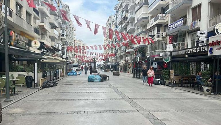 İzmir'de grevin 3. günü: Sokaklar çöplerle doldu taştı