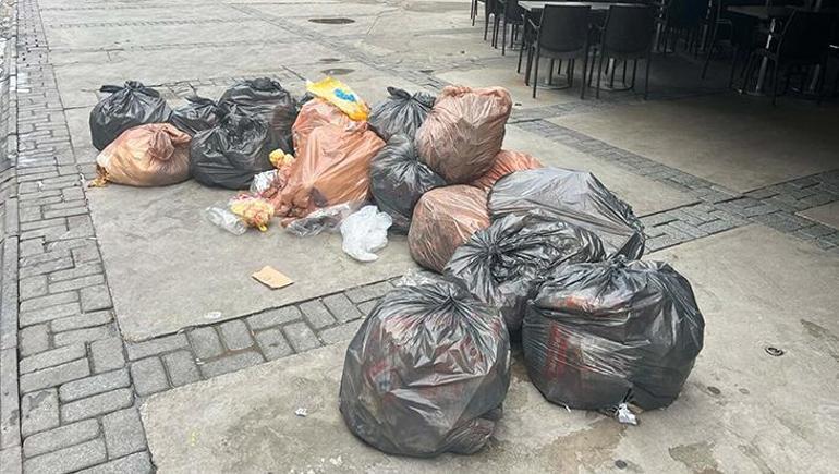 İzmir'de grevin 3. günü: Sokaklar çöplerle doldu taştı