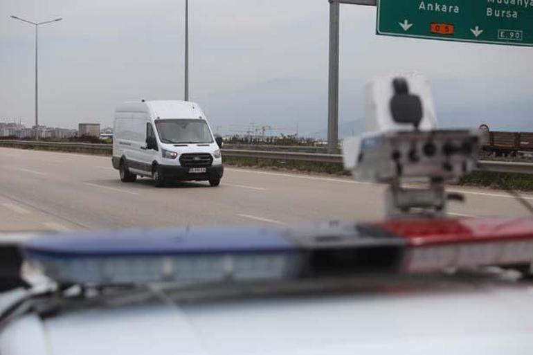 1 yıldır yol kenarlarında! Bu radara dikkat: Aynı anda 4 araca ceza yazıyor