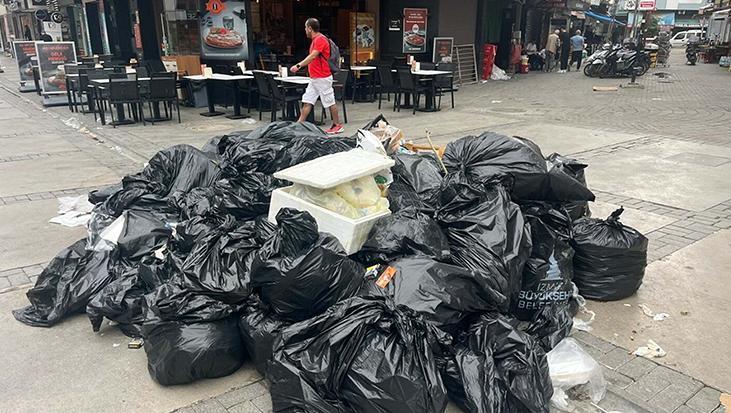 İzmir’de grevin 3. günü: Sokaklar çöplerle doldu taştı