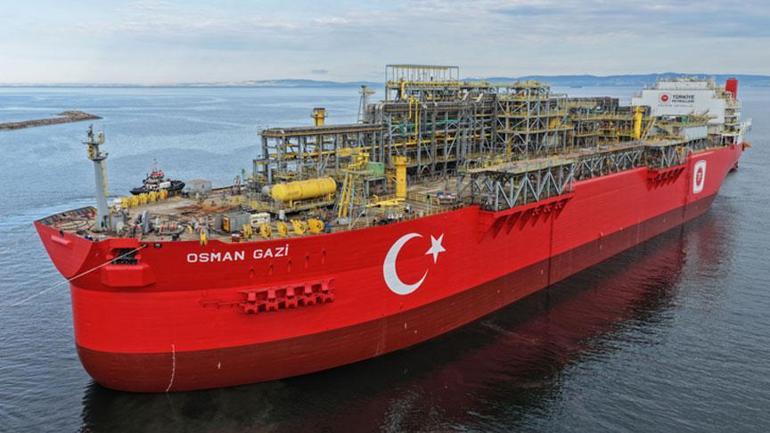 İstanbul Boğazı'nda tarihi an! 11 saatlik yolculuk başladı: Osman Gazi FPU geçiş yapıyor