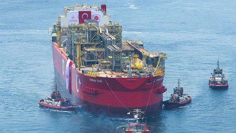 İstanbul Boğazı'nda tarihi an! 11 saatlik yolculuk başladı: Osman Gazi FPU geçiş yapıyor
