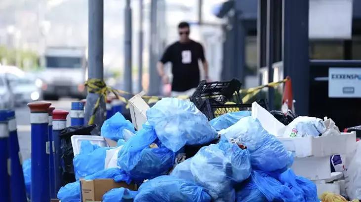 İzmir’de Büyükşehir Belediyesi işçileri grevde! Toplanmayan çöplere tepkiler büyüyor