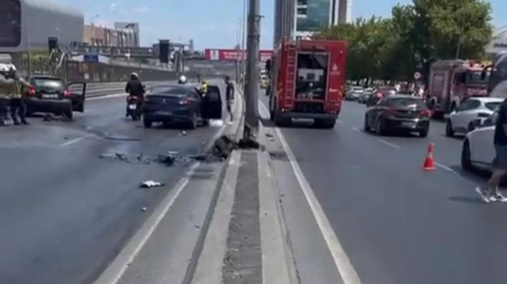 Beylikdüzü’nde zincirleme kaza! Araçlar birbirine girdi
