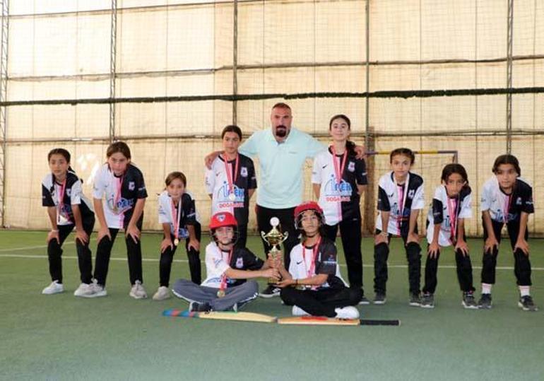 Vanlı kızların büyük başarısı: 'Ne anlarsınız' dediler, şampiyon olduk