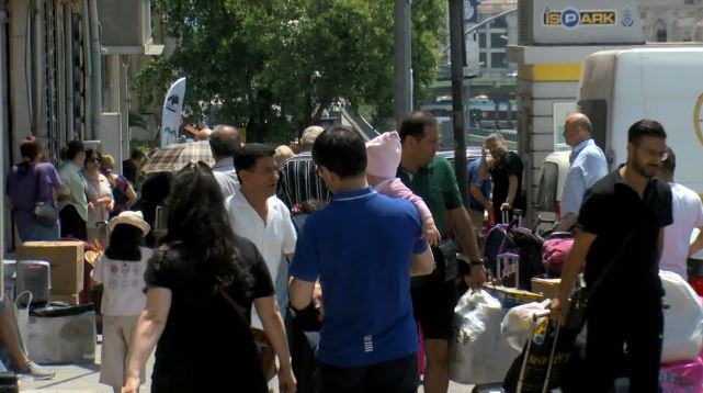 Biletler kapış kapış satıldı… Türkiye’deki İranlılar otobüslerde yer bırakmadı