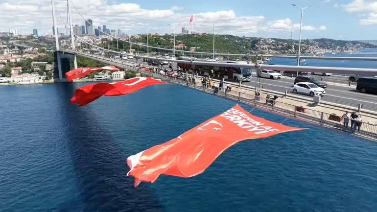 15 Temmuz Şehitler Köprüsü'ne Türk bayrağı asıldı: Tüm dünyaya ispatladı