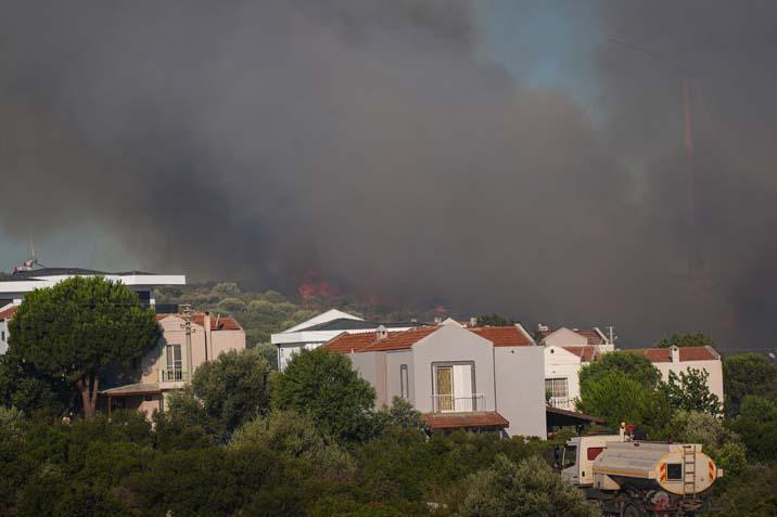 İzmir Çeşme yanıyor!