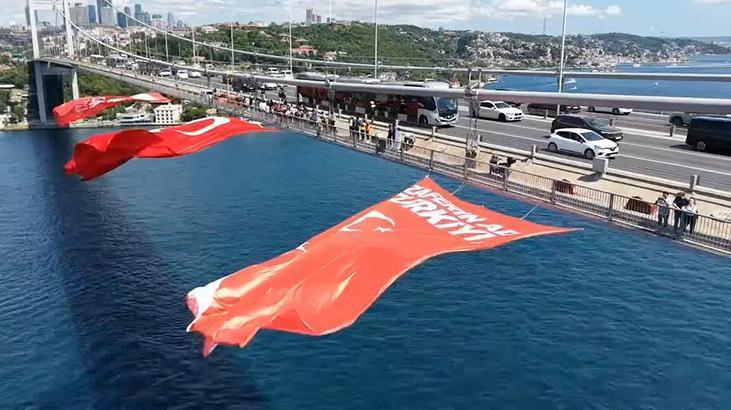 15 Temmuz Şehitler Köprüsü’ne Türk bayrağı asıldı