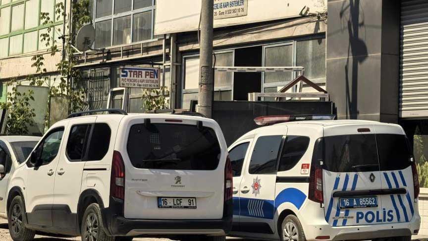 Pencereyi beğenmeyen müşteri iş yerine kurşun yağdırdı