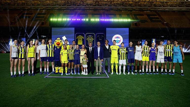 Fenerbahçe'de yeni sezon formaları tanıtıldı!