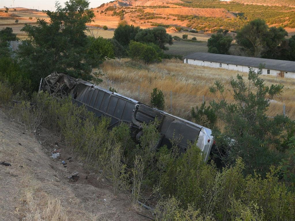 Balıkesir'de yolcu otobüsü şarampole yuvarlandı: 27 yaralı