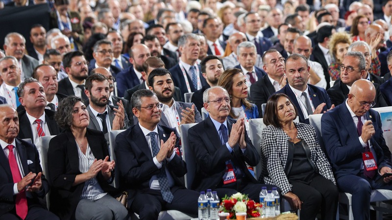 Özgür Özel’de büyük panik! CHP’yi sarsan gelişme! Partililer ayaklandı! Kavga büyüyor