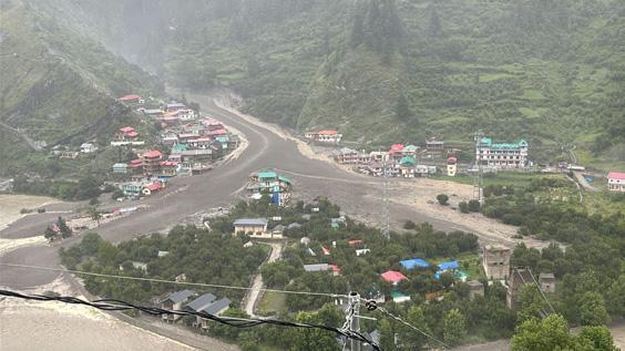 Hindistan'da heyelan felaketi! Onlarca kişiden haber alınamıyor