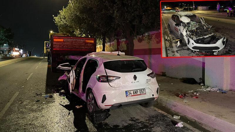 Büyükçekmece’de otomobil park halindeki TIR’a çarptı: 1 ölü, 4 yaralı