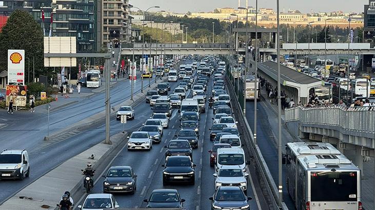 Okullarda uyum haftasında İstanbul’da trafik trafik yoğunluğu oluştu