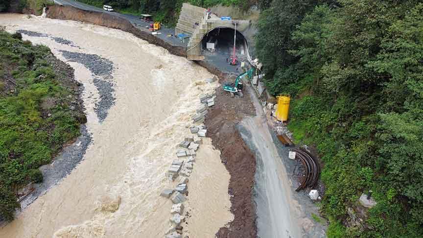 Rize uyarı! ‘Dere yataklarına yaklaşmayın’