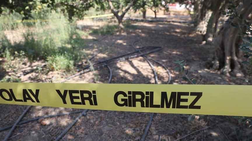 Para için arkadaşını satırla doğradı