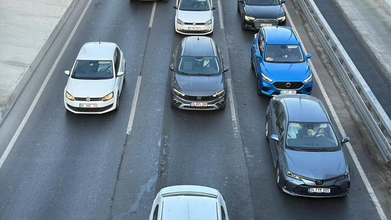 Okullarda uyum haftası başladı! İstanbul'da trafik trafik yoğunluğu oluştu