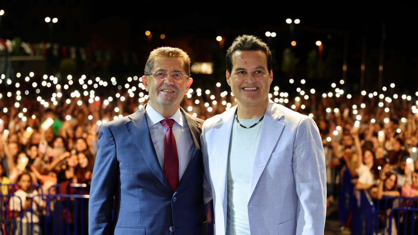 ÇEKMEKÖY’DE 30 AĞUSTOS COŞKUSU HAKAN PEKER KONSERİYLE ZİRVEYE ULAŞTI