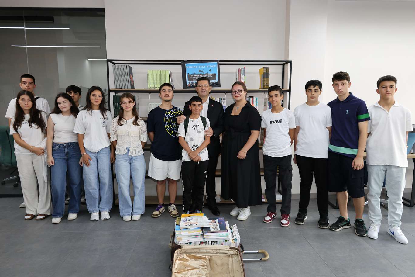 EĞİTİMDE DAYANIŞMANIN YENİ ADI: ASKIDA TEST KİTABI