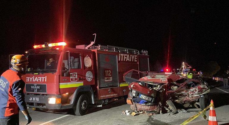 Eskişehir'de 2 otomobil çarpıştı: 1 ölü, 4 yaralı
