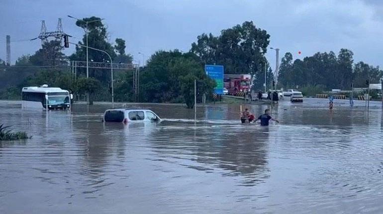 Bir yanda hortum, diğer yanda sel! Kuvvetli yağışlar Hatay'ı esir aldı